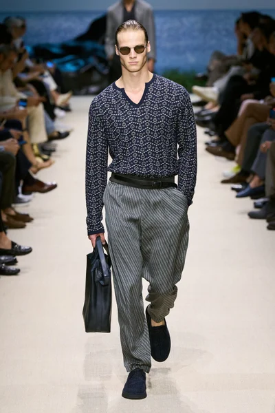 Look 15